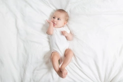 Fakta dan Mitos Bayi Cegukan yang Perlu Moms Ketahui