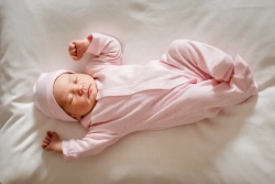 Si Kecil Tidur Nyenyak: Manfaat dan Meningkatkan Kualitas Tidur Bayi