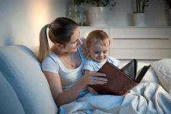 Manfaat Membaca Cerita untuk Si Kecil Sebelum Tidur