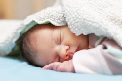 Bayi Umur 1 Minggu masih Sering Tidur? Yuk, Simak Penjelasannya di Sini, Moms
