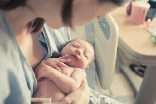 Mom, Simak 20 Cara Merawat Bayi Baru Lahir