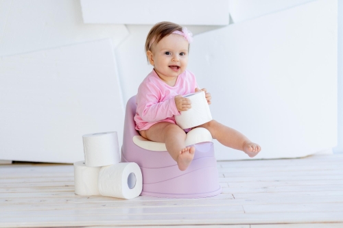 Cek Kesehatan Bayi Melalui Bentuk dan Warna Feses