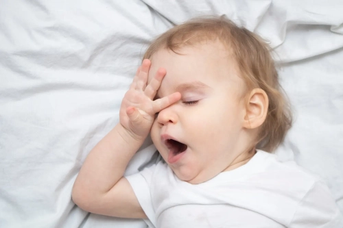 Sleep Training Si Kecil: Penjelasan, Manfaat, Cara dan Tips Melatih