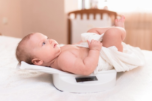 Berat Bayi 5 Bulan Turun? Baca Lengkap Penyebab dan Bagaimana Mengatasinya