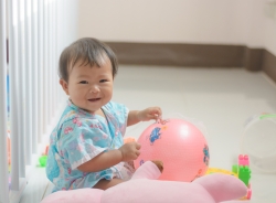 Bayi 6 Bulan Sudah Bisa Apa? Ini Milestone Penting yang Harus Moms Tahu
