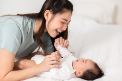 Fakta Menarik Tentang Berapa Bulan Bayi Bisa Melihat Warna dan Wajah Orang Tuanya