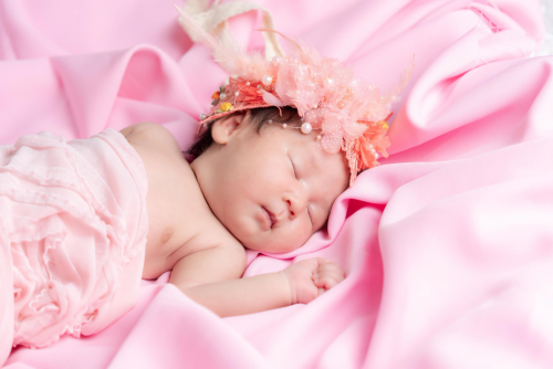 Selamat Datang, Little Princess! Cara Merawat Bayi Perempuan Baru Lahir di Hari-Hari Pertama