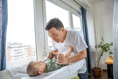 Tips Mengganti Popok untuk New Dads