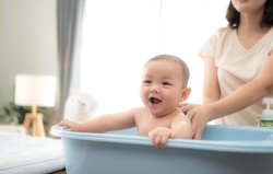 Pahami Kondisi Kulit Si Kecil agar Bisa Memilih Sabun Cair Bayi yang Sesuai