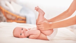 Senam Bayi: Cara Mengembangkan Motorik Bayi