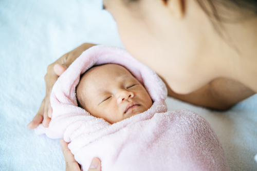 Waktunya Moms Kenali dan Pantau Bilirubin Normal Bayi