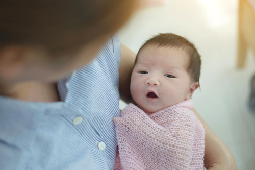 Kapan Bayi Bisa Melihat? Pantau Tumbuh Kembang Bayi di Sini