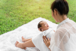 Kenali Lebih Jauh Perkembangan Bayi Umur 1 Bulan