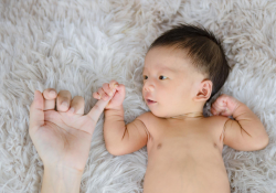 Bayi Baru Lahir Laki-Laki, Perlukah Langsung Disunat?