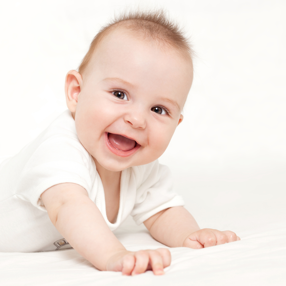 Mengenal Fase Tersenyum Usia Bayi Moms