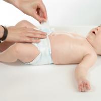 3 Cara Mengganti Popok Bayi yang Aktif