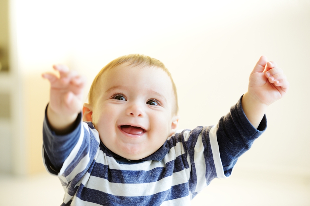 Emosi Bayi dan Ekspresi Orang-Orang di Dekatnya
