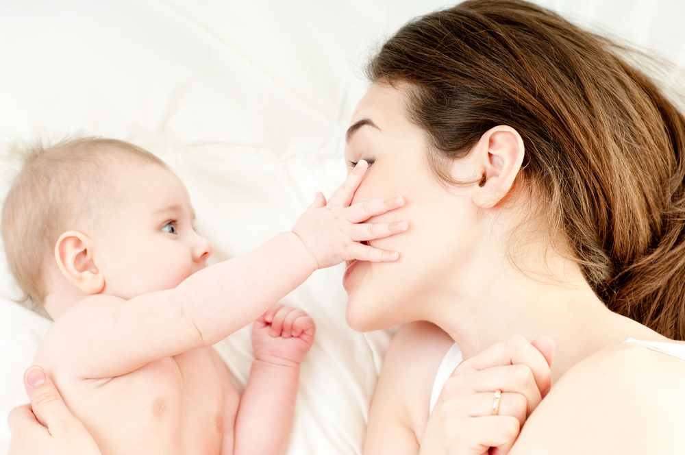 8 Cara Mengenalkan Anggota Tubuh Pada Bayi