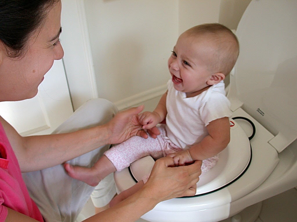 Tips Melatih Anak Menggunakan Toilet