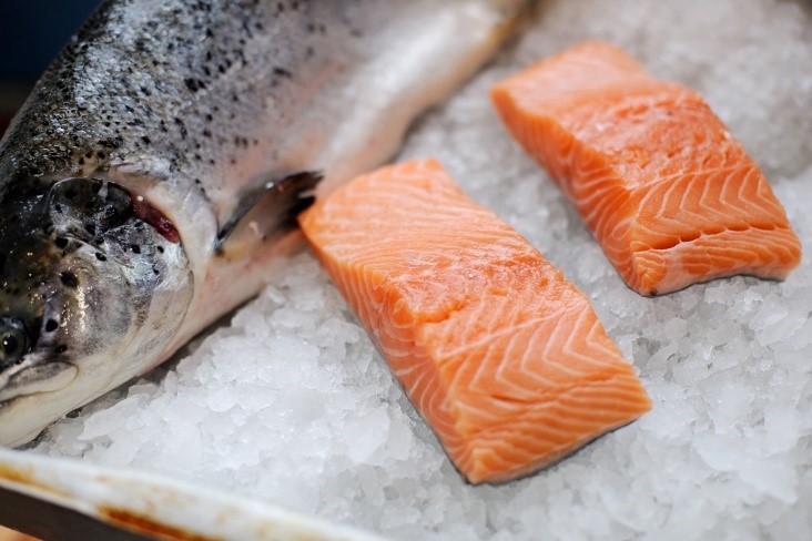 Bisa Bikin Si Kecil Pintar, Ini Yang Harus Moms Ketahui Tentang Ikan Salmon!