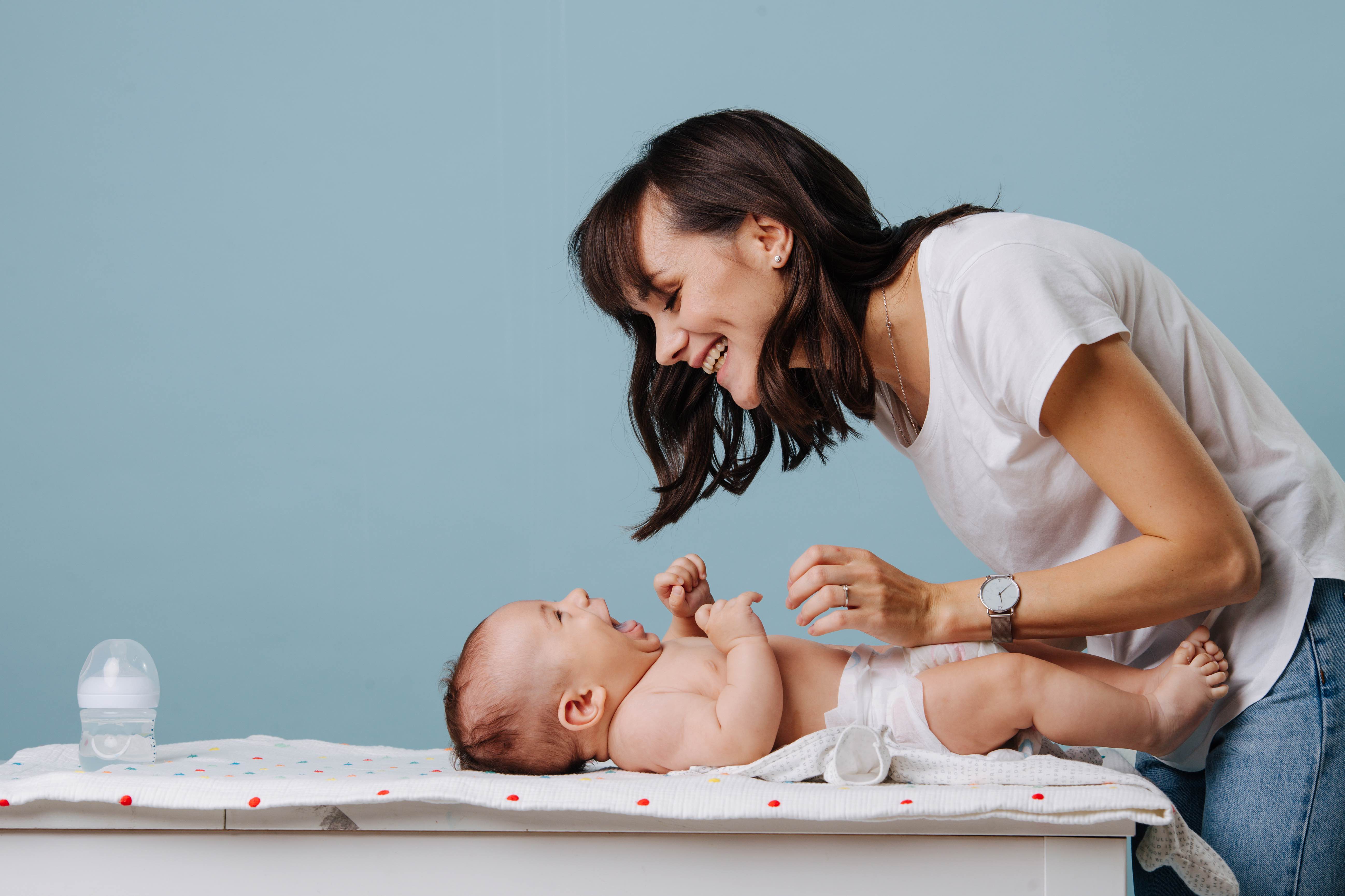 Cara Tepat Memakaikan Popok Bayi Baru Lahir