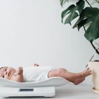 Simak, 7 Faktor yang Memengaruhi Berat Badan Bayi
