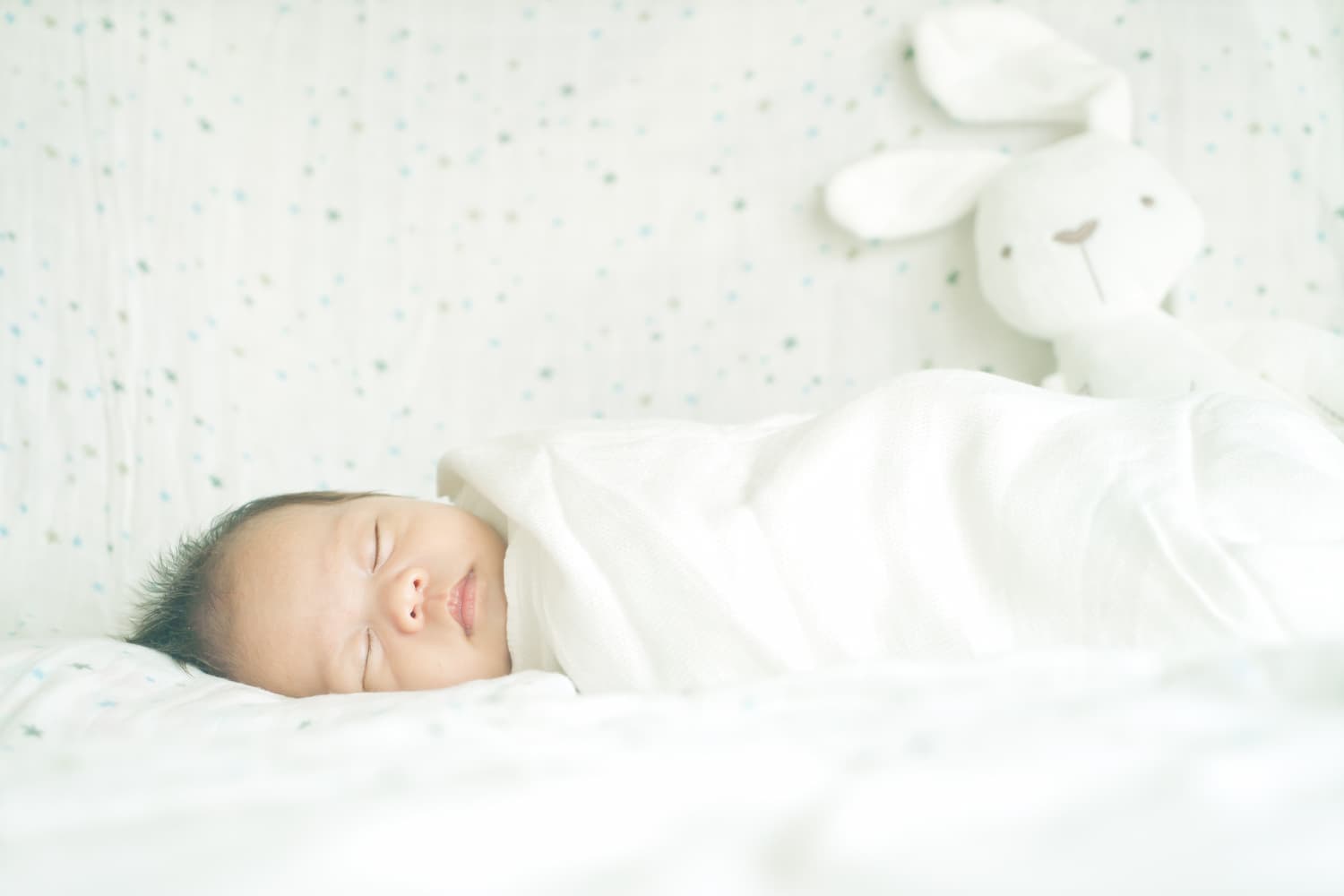 Penyebab dan Cara Mengatasi Bayi Baru Lahir yang Tertidur Terus